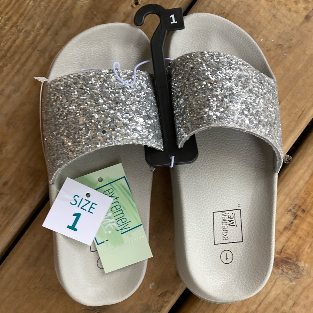 NWT Extremely Me Molded Glitter Slides